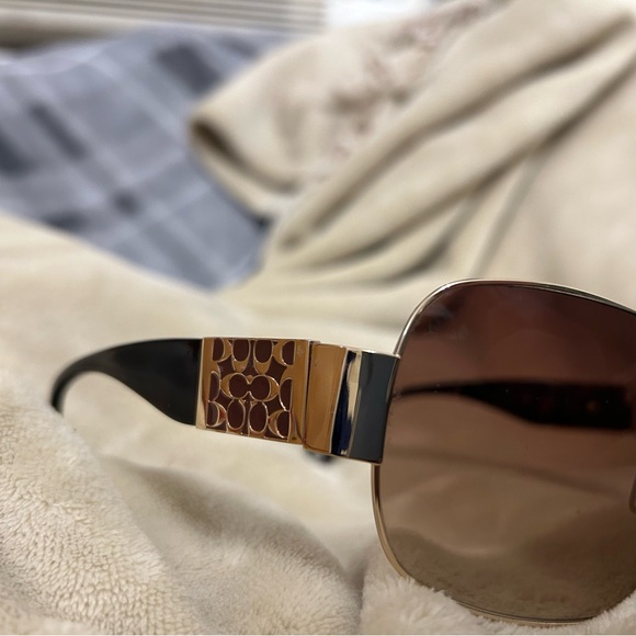 Authentic coach sunglasses mint condition with original case - Picture 8 of 12